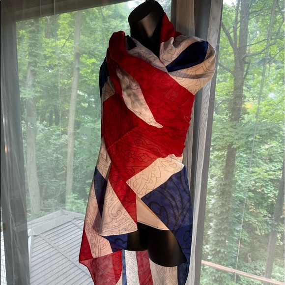 Twiggy- London large scarf. Brand New - Picture 5 of 10